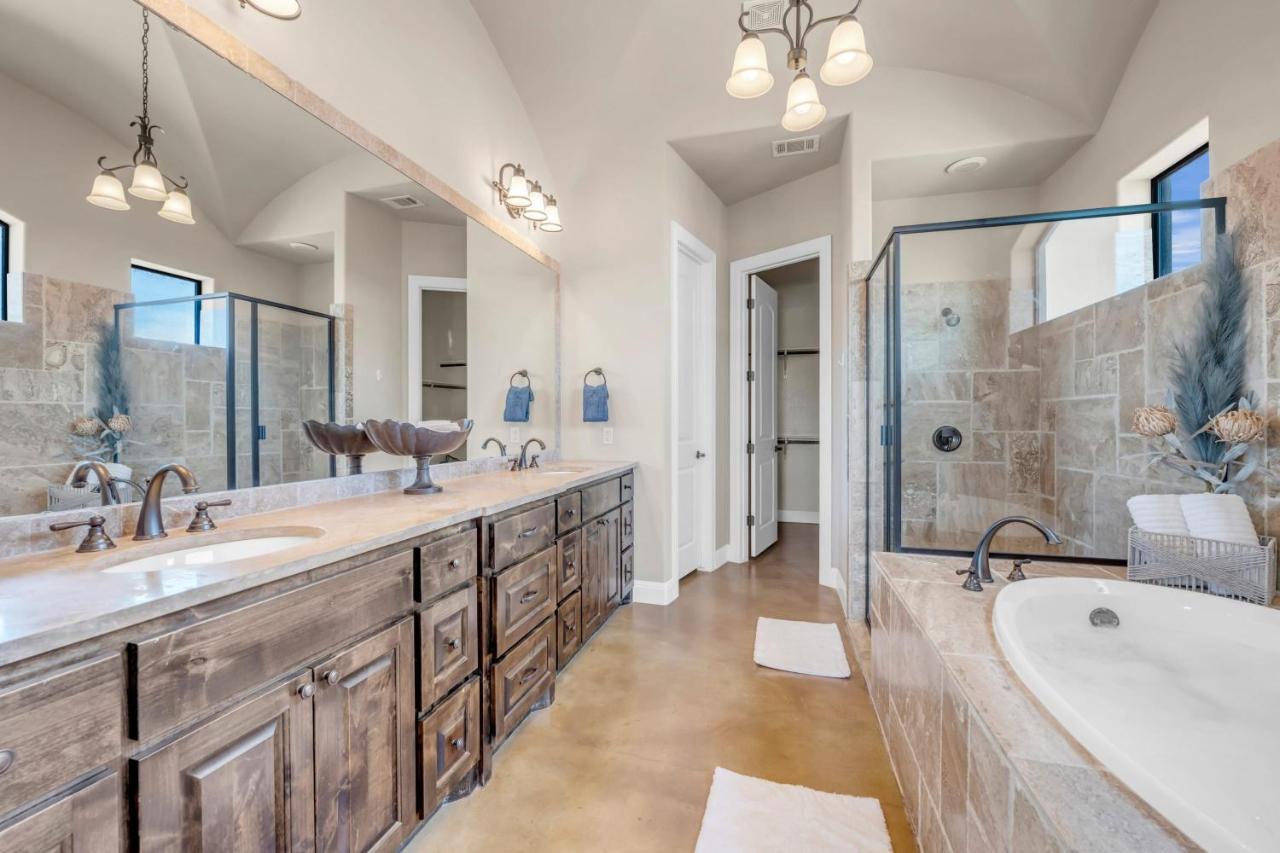 119 Christopher Concierge Services Available Kingsland Экстерьер фото