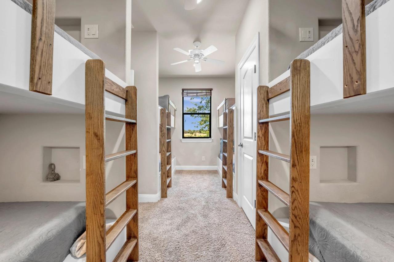 119 Christopher Concierge Services Available Kingsland Экстерьер фото